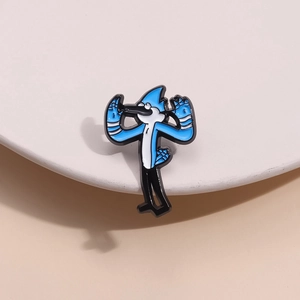 Spilla creativa in smalto Mordecai da Regular Show stile anime con finitura blu