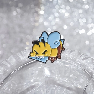 Creative cartoon bee enamel pin with dagger, cute angry insect badge jewelry accessory