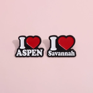 Kreative Emaille-Anstecknadeln mit I Love ASPEN und Savannah Schriftzug und rotem Herzsymbol