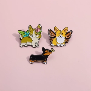 Dreiteiliges Set Cartoon-Corgi-Emaille-Pins mit Schmetterlingsflügeln auf rosa Grund