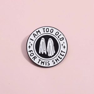 Halloween Emaille-Pin mit Gespenst-Motiv und lustigem I Am Too Old Spruch