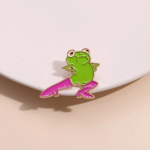 Funny Cartoon Frog Wearing Pink Boots Enamel Brooch Zinc Alloy Animal Badge Pin Jewelry Gift For Women Men Clothes Bag