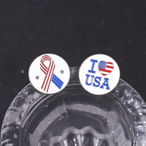 Badges émaillés ronds thème drapeau USA avec rayures bleu blanc rouge et motif cœur