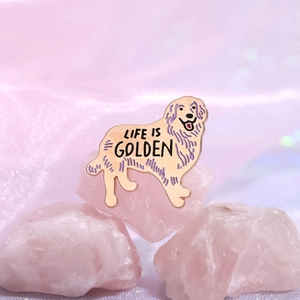 Broche émaillée Golden Retriever avec slogan Life Is Golden sur cristaux roses