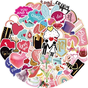 Détail de 52 autocollants de mariage variés avec gâteaux, bagues et motifs de cœur