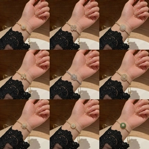 Bracciale a Quadrifoglio con Fiore Rotante per Donna Acciaio Inossidabile Zirconia Chiusura a Cursore Regolabile Gioielli di Moda Regalo Elegante