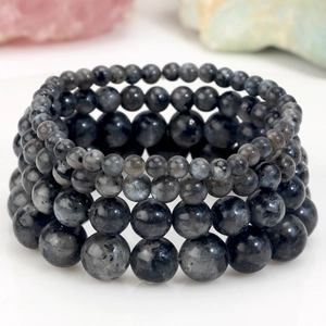 Elastisches Perlenarmband aus natürlichem grauem Labradorit mit blauem Schimmer