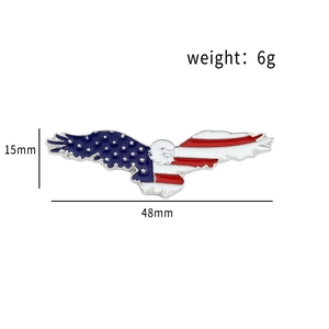Detail der US-Flaggen-Adler-Emaille-Nadel mit 48 mm Breite und 6 g leichter Metallbauweise
