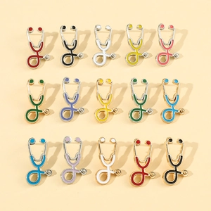 Collection de broches stéthoscope en 15 couleurs pour décorer les vêtements médicaux