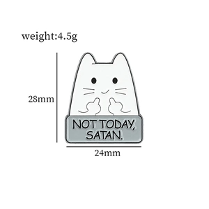 Gros plan du pin's chat en émail blanc avec texte Not Today Satan et bords noirs