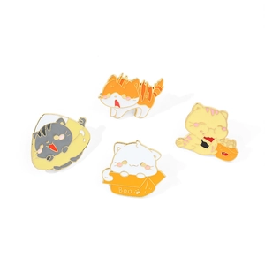 Set di quattro spille in smalto con gatti dei cartoni animati e simpatici gattini