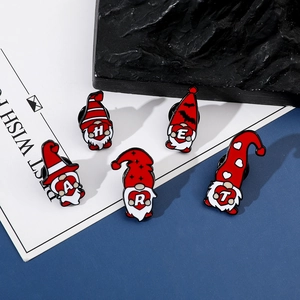 Set di 5 spille gnomo di Natale con lettere HEART e motivi di cappelli rossi festosi