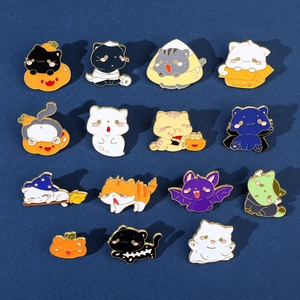 Collectie van 15 Halloween katten emaille pinnen met spoken en pompoenen