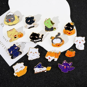 Collectie van 14 Halloween-emaille spelden met enge katten, pompoenen en spoken in een set