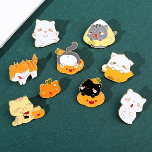 Schattige cartoon Halloween katten emaille pinnen set met spook- en pompoenontwerpen op groen