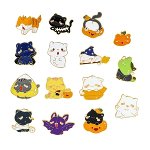 Gedetailleerde set van 15 Halloween emaille speldjes met spook en pompoen kat thema's