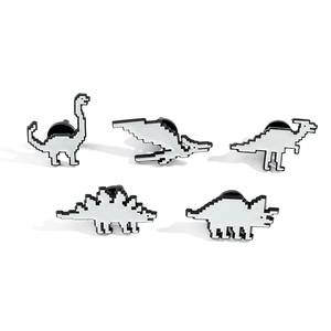 Vista dettagliata di 5 spille in smalto a forma di dinosauro pixel art 8-bit bicolore