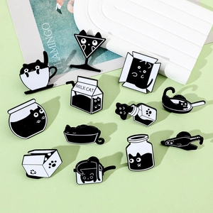 Collection de 12 pin's créatifs en émail noir et blanc avec des motifs de chats uniques