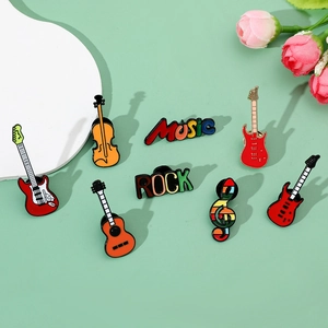 Ensemble détaillé de sept pins émaillés sur le thème de la musique avec guitares et violons