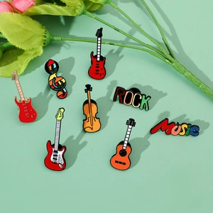 Détail du lot de 8 pin's émaillés thème musique avec guitares et notes rock