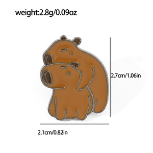 Détail montrant les dimensions et le poids de 2,8g du pin's émaillé capybara