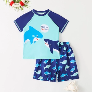 Two-piece boys' swimwear set with shark print and sun protection short sleeve top