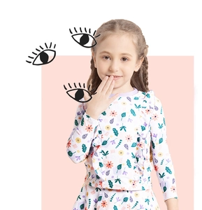 Détail du maillot de bain floral manches longues pour filles avec volants et UV