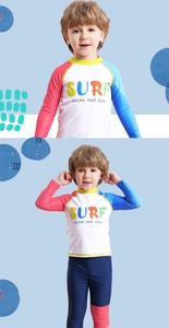 Detail von Kinder-Schwimmanzug für Jungen mit Surf-Druck und kontrastfarbenen Ärmeln