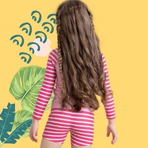 Maillot de bain deux pièces pour filles avec rayures roses et manches longues vue de dos