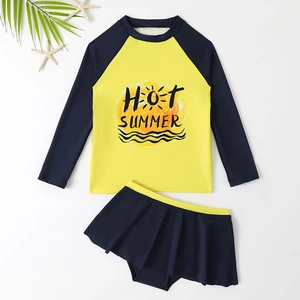 Maillot de bain deux pièces fille manches longues avec imprimé Hot Summer et jupe
