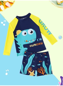 Détail du maillot de bain garçon à manches longues avec dinosaure et motifs marins