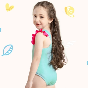 Costume da bagno intero per bambina verde menta con volant rosa e stile unicorno