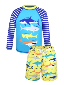 Dettaglio del set da nuoto per bambini con stampa squali e maglia a maniche lunghe