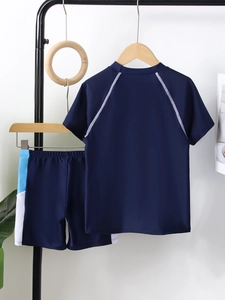Detail of boys' navy blue short-sleeve swimwear set with quick-dry stretch fabric