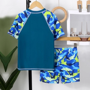 Completo da nuoto per bambini a due pezzi con maglia a maniche corte e pantaloncini squalo