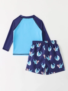 Détail de l'ensemble de bain pour garçon avec manches longues et motifs de requins rigolos