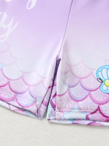 Dettaglio costume da bagno a sirena per bambina con squame e stampa di conchiglia