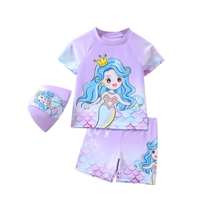 Costume da bagno a sirena tre pezzi per bambina con maniche corte, pantaloncini e cuffia