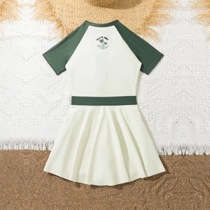 Bañador de dos piezas para niñas con estampado de verano y mangas raglán verdes