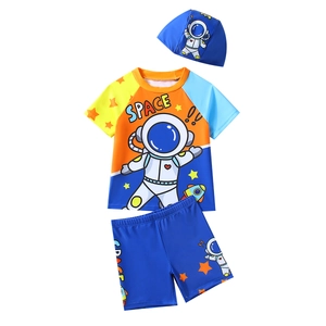 Bañador de tres piezas para niños con estampado de astronauta y gorro a juego