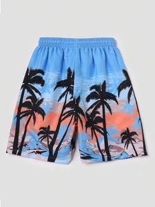 Détail de la taille élastique et imprimé cocotier sur ce short de plage à séchage rapide