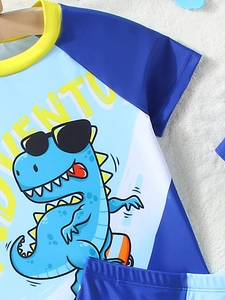 Dettaglio costume da bagno dinosauro per bambini a maniche corte, asciugatura rapida