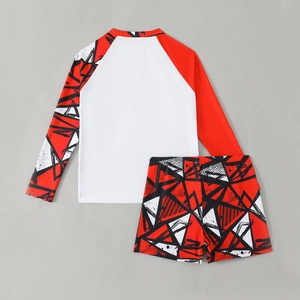 Zweiteilige Kinderbademode mit Langarm-Sonnenschutzoberteil und Shorts mit Geometrieprint