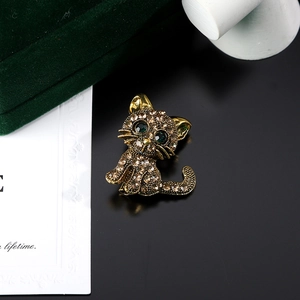 Vintage Alloy Cat Brooch With Champagne Rhinestones Green Eyes Animal Shaped Brooch Pin For Suit Dress Women Men Jewelry