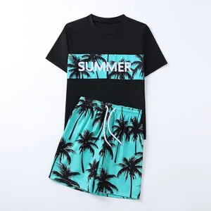 Set costume da bagno due pezzi per bambino con maglietta nera e pantaloncini da mare
