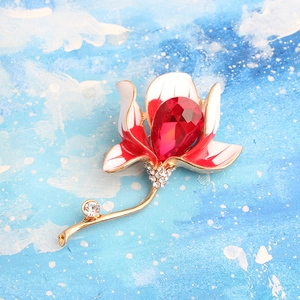 Vintage Enamel Magnolia Flower Brooch For Women Gold Plated Zinc Alloy Red Teardrop Glass Crystal Rhinestone Floral Suit Pin