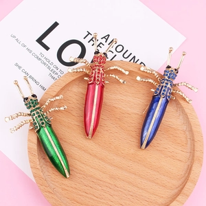 Detailliertes Set aus drei bunten Insektenbroschen mit Strass und Emaille-Finish