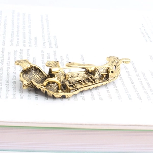 Vintage bronze alloy horse brooch featuring zodiac 午马 engraving and pin closure