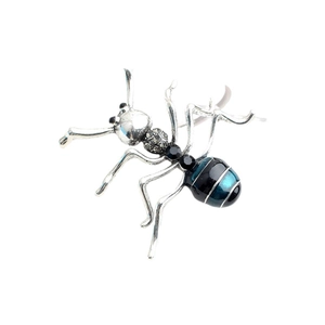 Broche fourmi exquise en métal argenté avec émail bleu et cristaux brillants