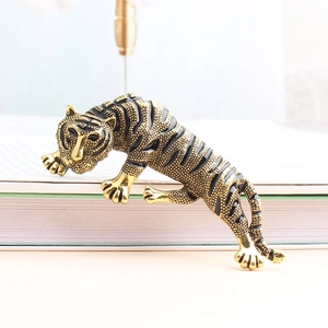 Vintage Alloy Leopard Cheetah Brooch Pin For Women Men Fashion Animal Shape Enamel Lapel Pin Jewelry Accessory